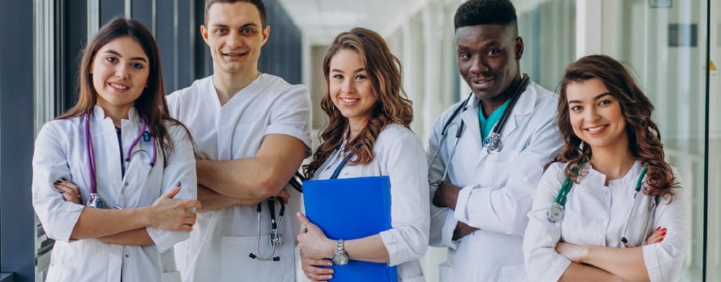 secretaire med pc équipe de secrétaires médicale