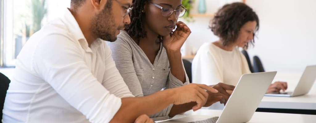 homme et femme en formation