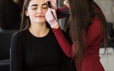 Livre pratique de maquillage: Tableaux des visages de base pour pratiquer  le maquillage & la coloration pour les enfants et les jeunes maquilleurs