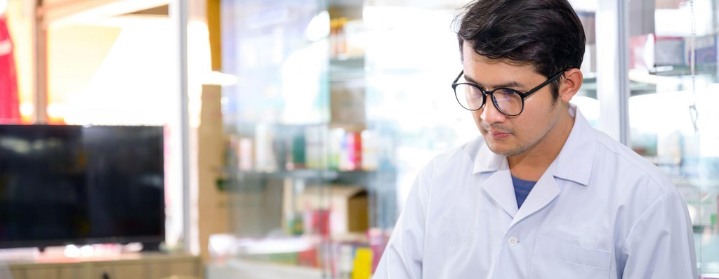 un homme secrétaire pharmaceutique