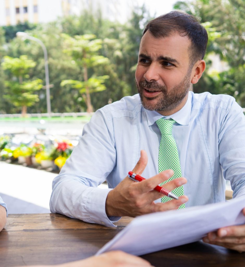 un adjoint administratif territorial en rendez-vous extérieur