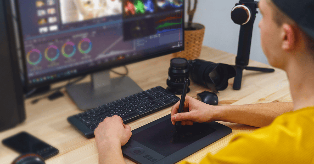 Monteur vidéo - Fiche métier : salaire, formation, qualités requises…