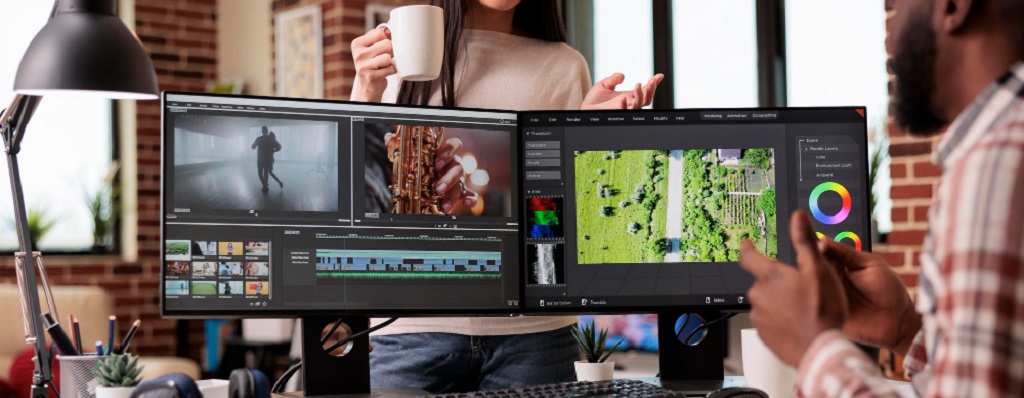 une personne travaillant sur ordinateur pour un montage vidéo