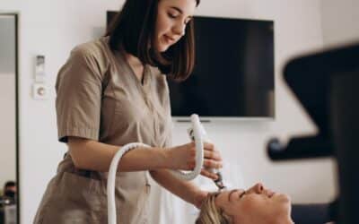 Pourquoi travailler dans l’esthétique : un métier de passion au service du bien-être