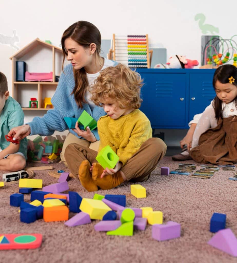 de jeunes enfants s'amusant