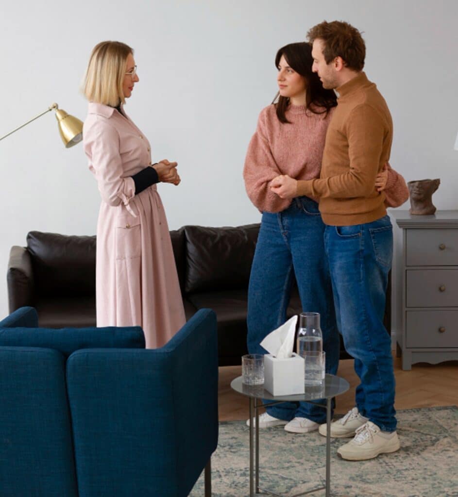 une home stager avec ses clients